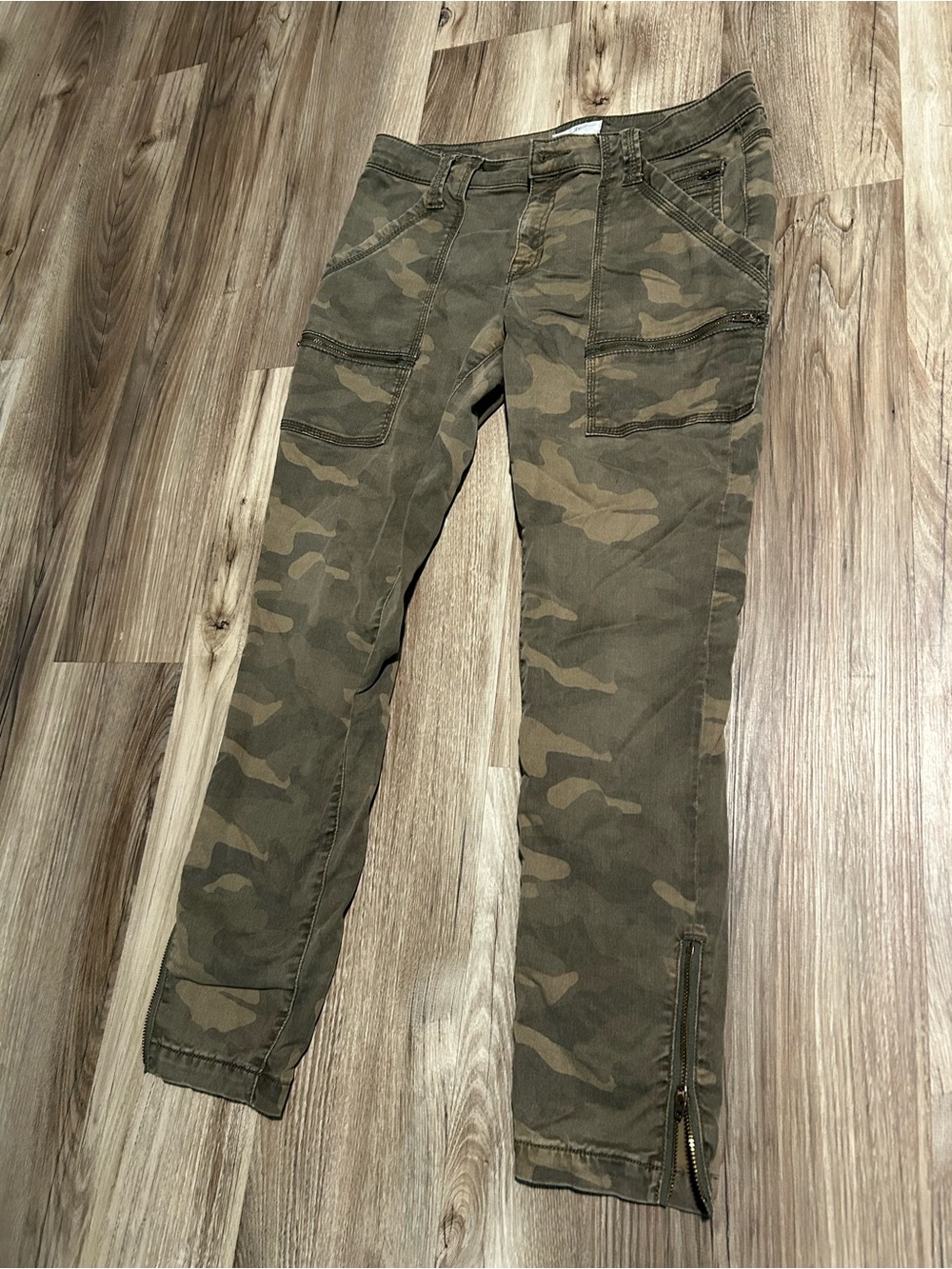 Women’s Camo Utility Pants in Olive Green